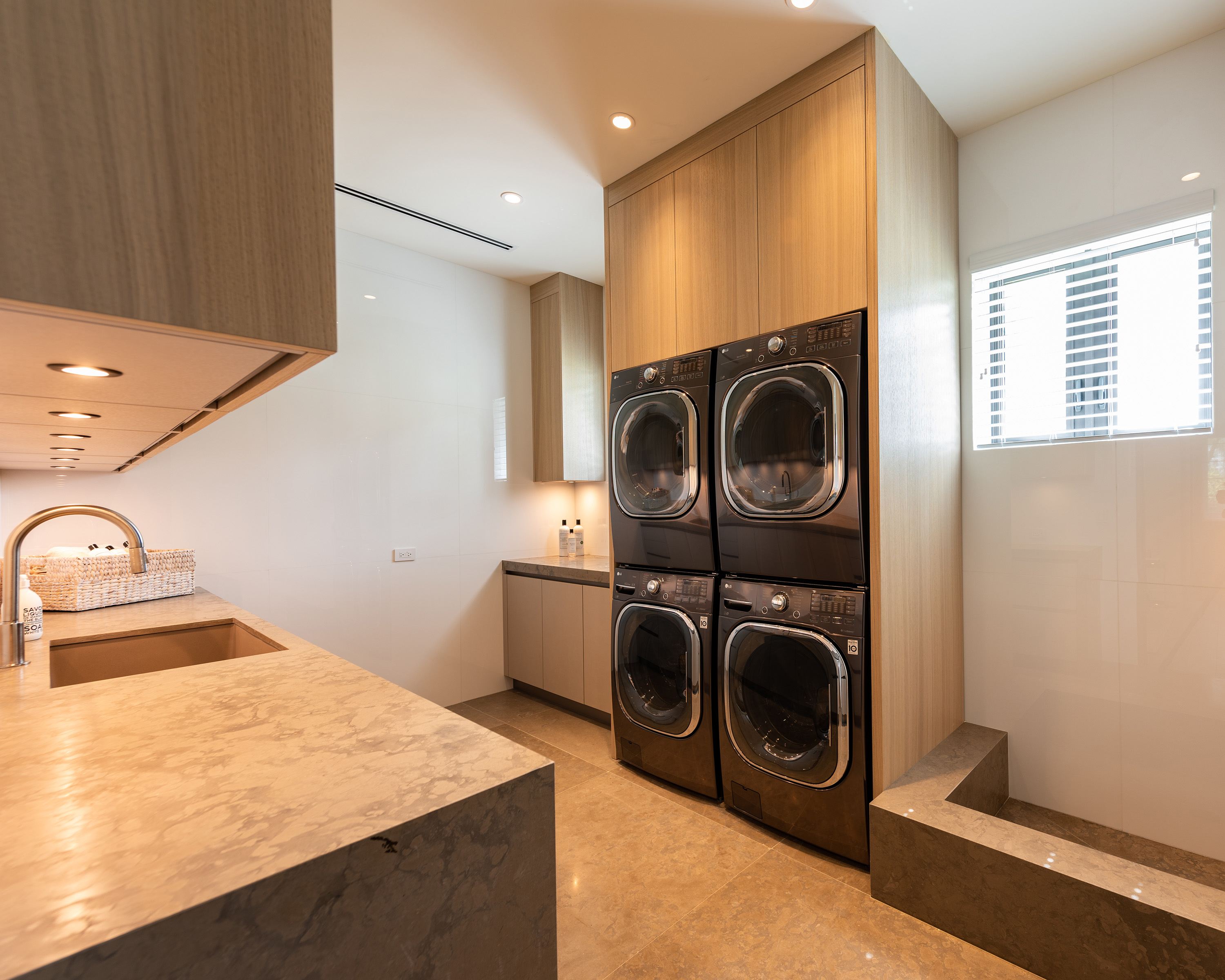 _DSC3109-ezgif.com-optijpeg