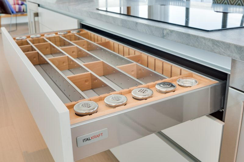 https://www.italkraft.com/images/easyblog_articles/17/Kitchen-at-Missoni-Baia-Sales-Center-Featuring-Smartly-Designed-Drawers-and-Integrated-Organization-e1531416870549.jpg